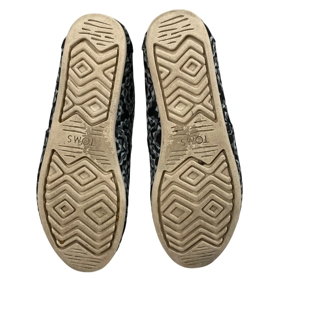 TOMS Slip On‎ Flats Womens Size  9.5 Grey Black Geometric Medallion Tapestry